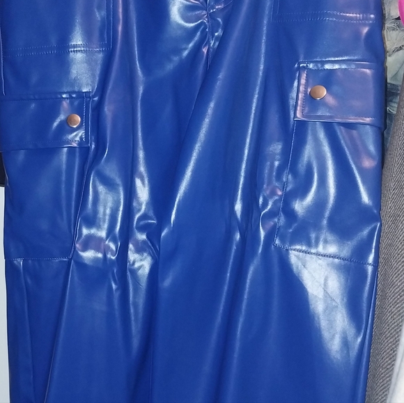 Blue faux leather cargo pants - Picture 5 of 5